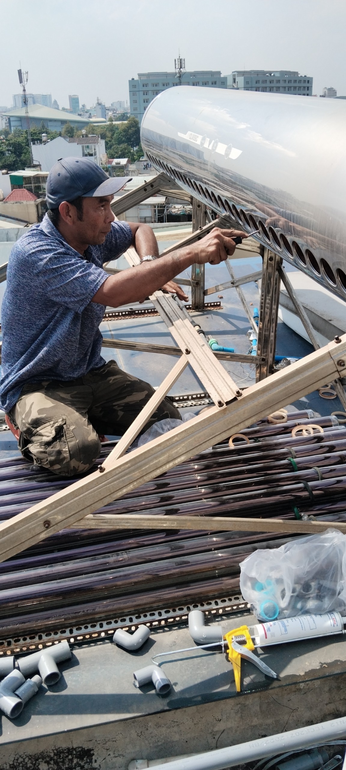 Dịch Vụ Sửa Máy Nước Nóng Năng Lượng Mặt Trời Tại Nhà
